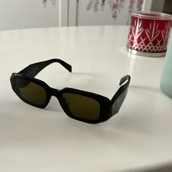 New Prada PRADA
Dark Brown Rectangular Ladies Sunglasses
PR 17WSF 19D01T… Prada PR 17WSF Rectangular Sunglasses For Women main image 4